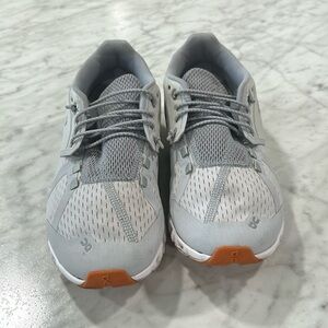ON Cloud Swiss engineering running women’s shoes size 7.5